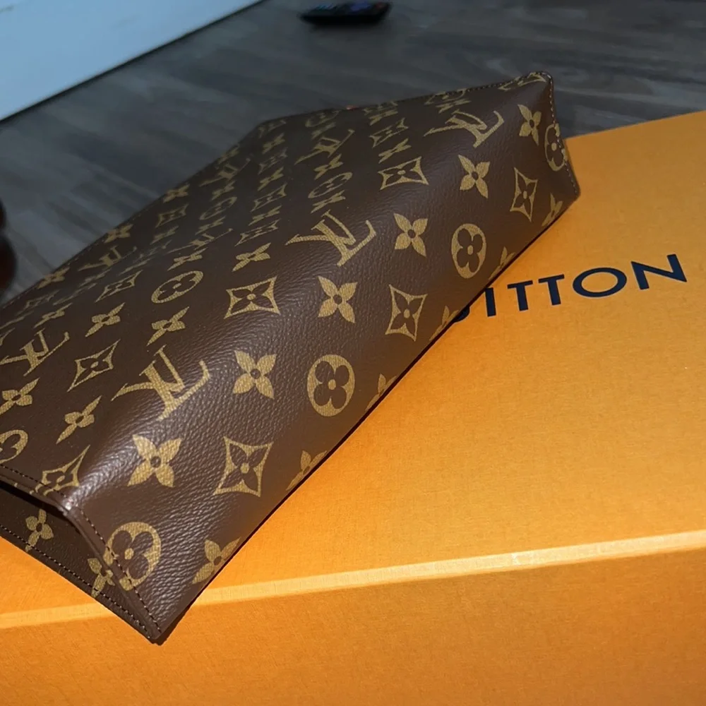 Louis Vuitton toiletry 26 in monogram